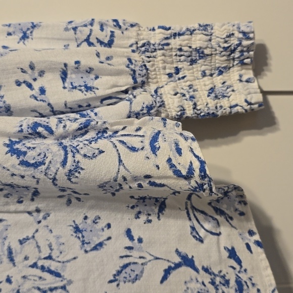 Lucky Brand Top Blouse Women's Medium White Blue Split-Neck Smocked Comfy Casual - Picture 4 of 10